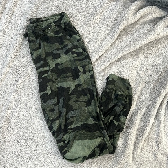[Express] Camo Joggers - Picture 1 of 5